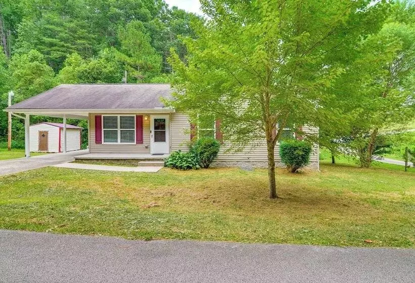 Campton Cottage W/ Hot Tub, Near Hiking + Climbing