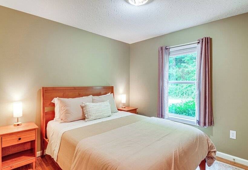 Campton Cottage W/ Hot Tub, Near Hiking + Climbing