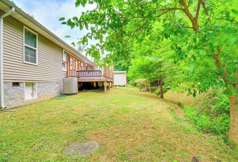 Campton Cottage W/ Hot Tub, Near Hiking + Climbing