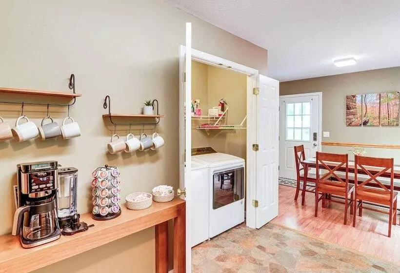 Campton Cottage W/ Hot Tub, Near Hiking + Climbing