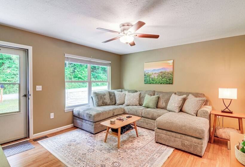 Campton Cottage W/ Hot Tub, Near Hiking + Climbing