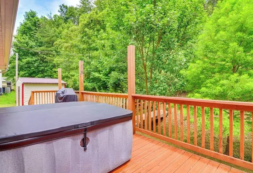 Campton Cottage W/ Hot Tub, Near Hiking + Climbing