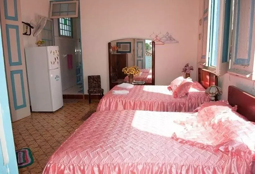 ペンション Hostal Familia Moretón Sánchez