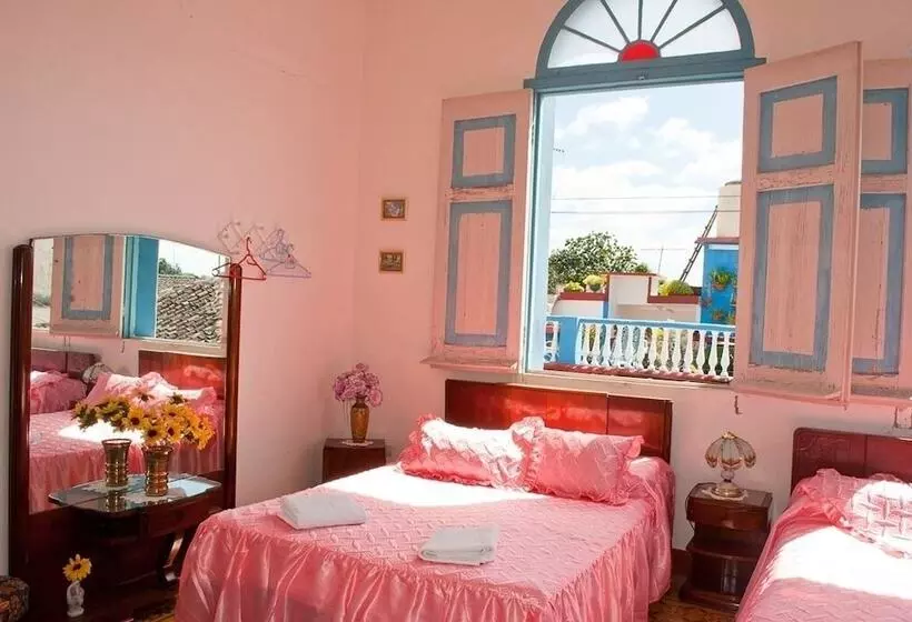 ペンション Hostal Familia Moretón Sánchez
