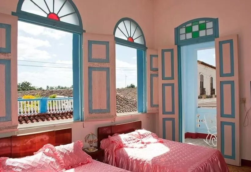 ペンション Hostal Familia Moretón Sánchez
