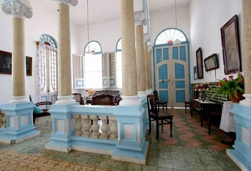 ペンション Hostal Familia Moretón Sánchez