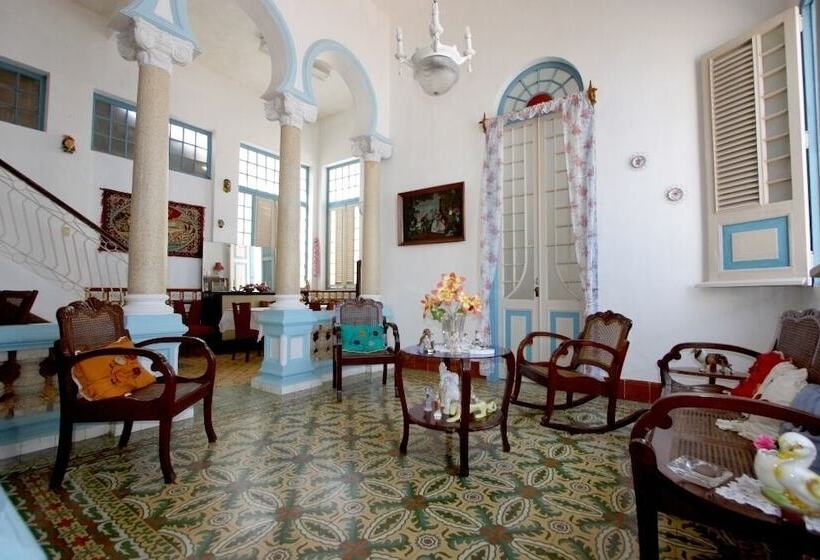 پانسیون Hostal Familia Moretón Sánchez