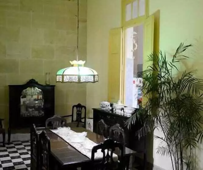 ペンション Hostal Casa Francisco