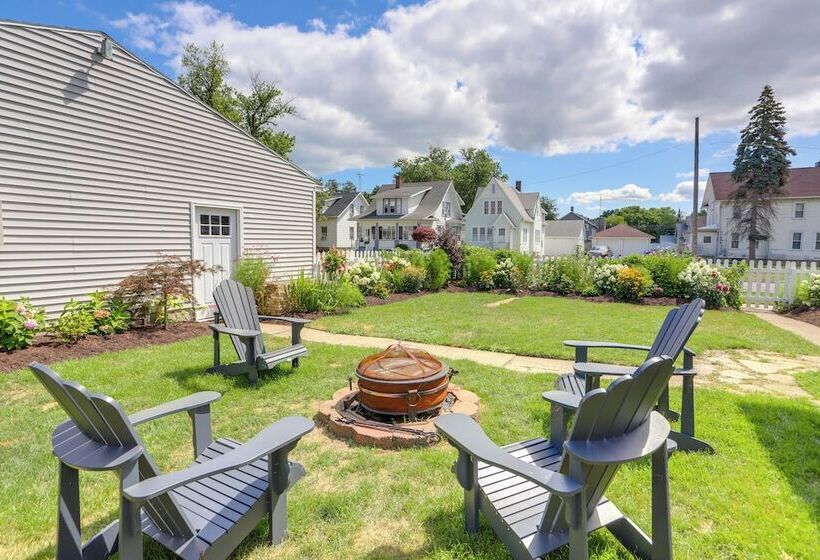 Port Clinton Home W/ Lake View   Walk To Beach!