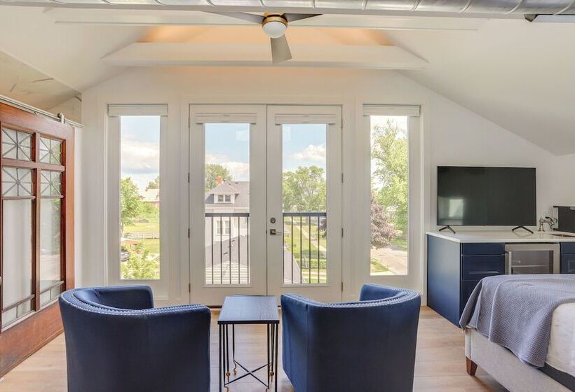 Port Clinton Home W/ Lake View   Walk To Beach!