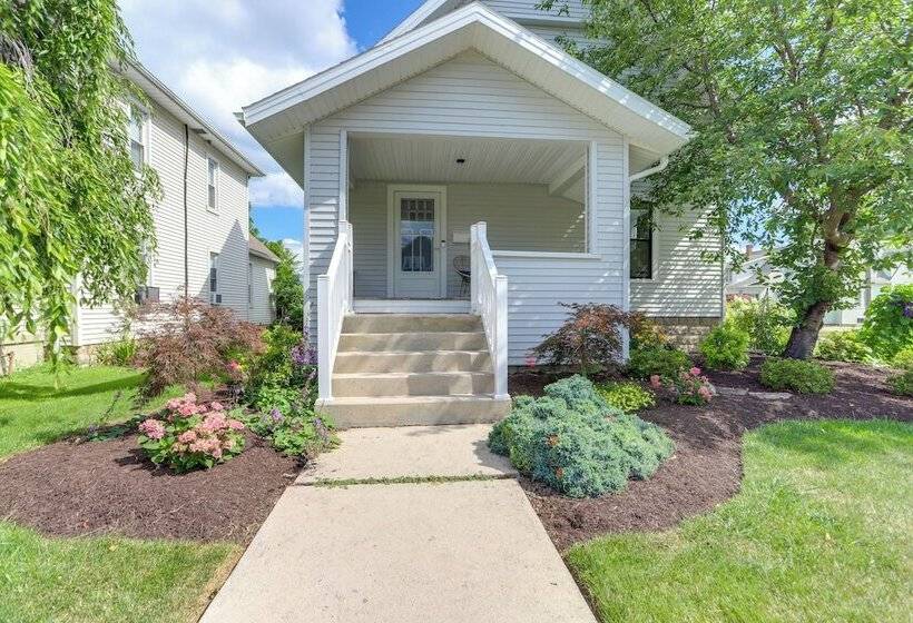 Port Clinton Home W/ Lake View   Walk To Beach!