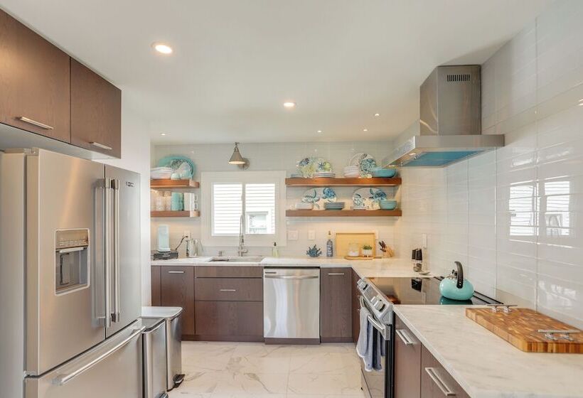 Port Clinton Home W/ Lake View   Walk To Beach!