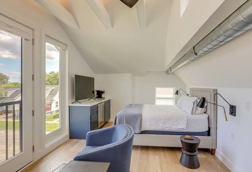 Port Clinton Home W/ Lake View   Walk To Beach!