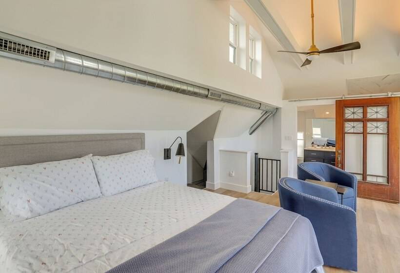 Port Clinton Home W/ Lake View   Walk To Beach!