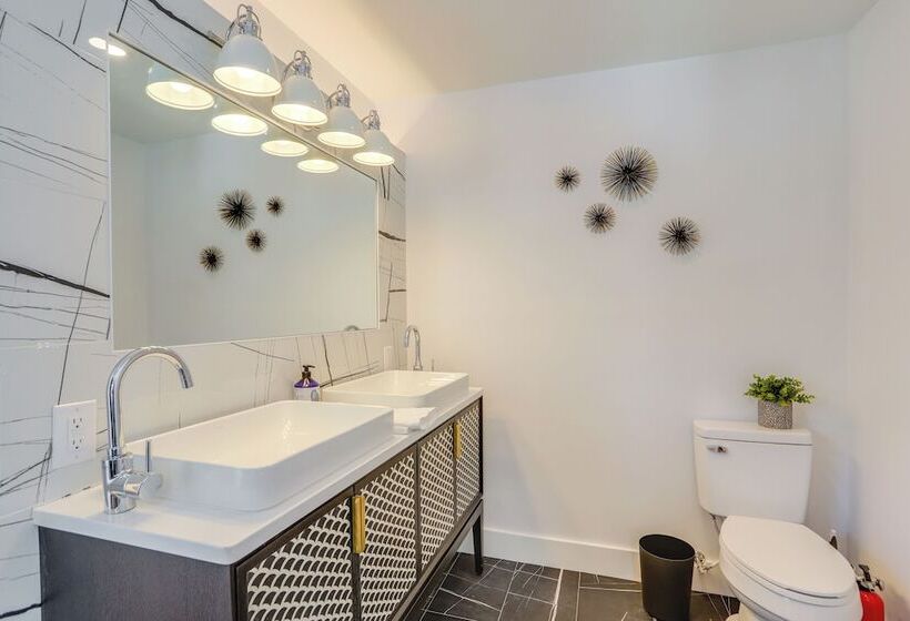 Port Clinton Home W/ Lake View   Walk To Beach!