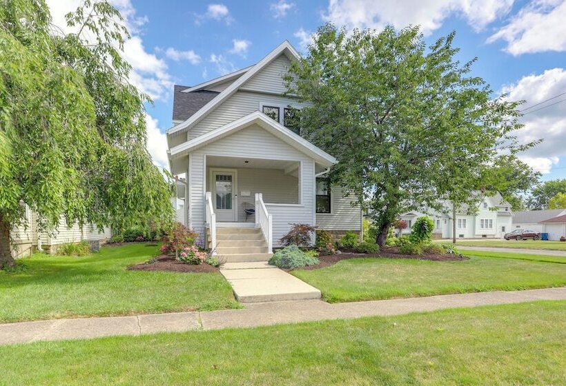 Port Clinton Home W/ Lake View   Walk To Beach!