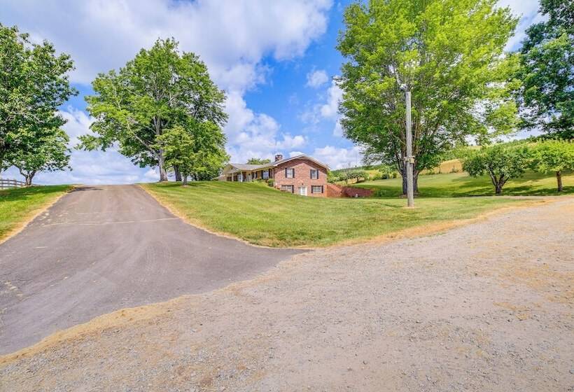 Blue Ridge Mtn Views: Ranch Style Home In Sparta!