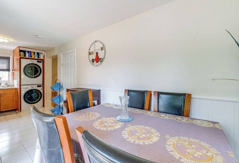 Rockville Home W/ Spacious Yard: 17 Mi To Dc!