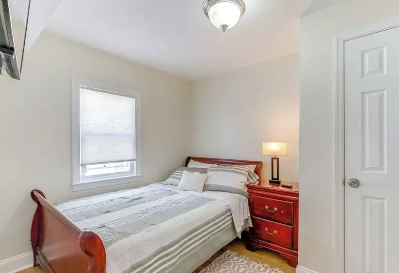 Rockville Home W/ Spacious Yard: 17 Mi To Dc!