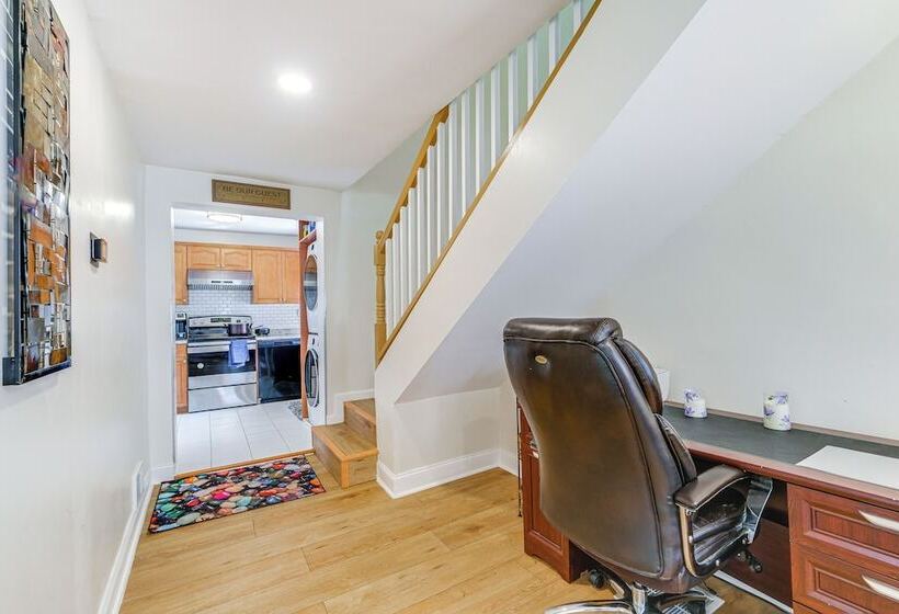 Rockville Home W/ Spacious Yard: 17 Mi To Dc!