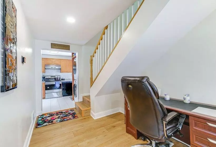 Rockville Home W/ Spacious Yard: 17 Mi To Dc!