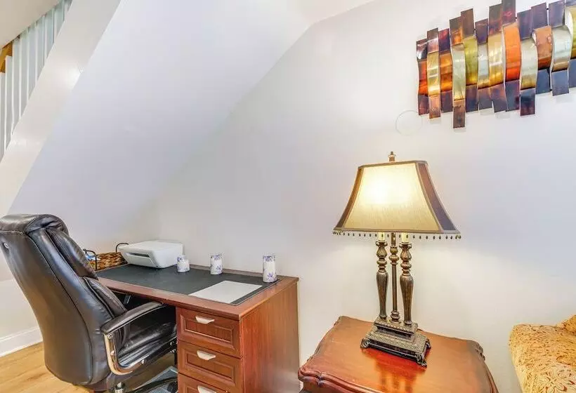 Rockville Home W/ Spacious Yard: 17 Mi To Dc!