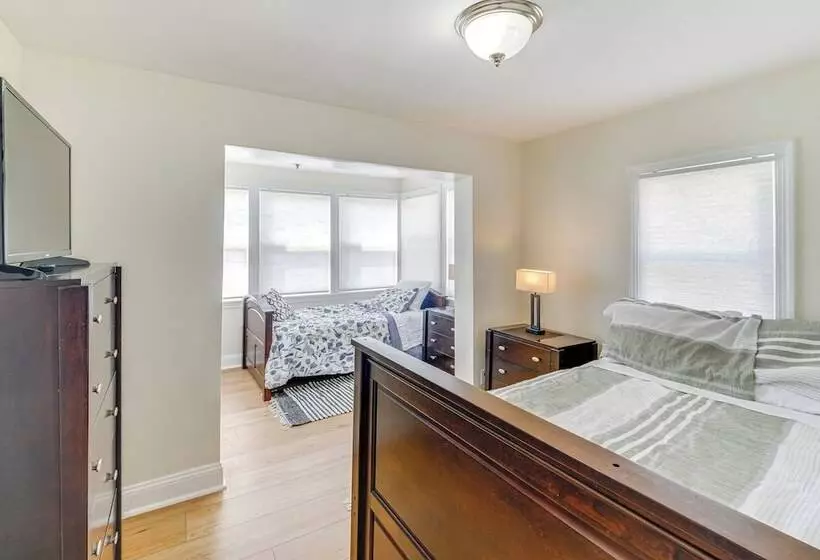 Rockville Home W/ Spacious Yard: 17 Mi To Dc!