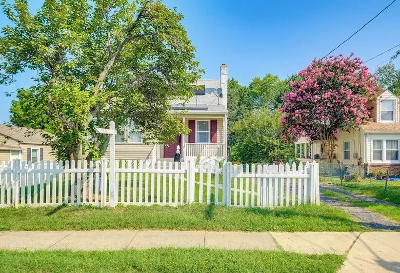 Rockville Home W/ Spacious Yard: 17 Mi To Dc!