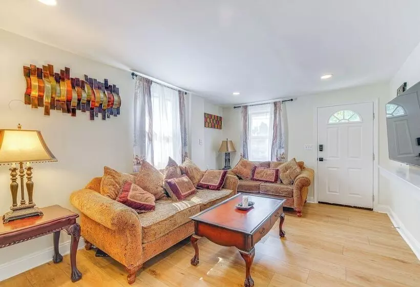 Rockville Home W/ Spacious Yard: 17 Mi To Dc!