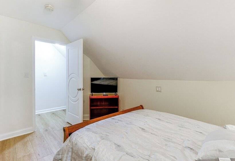 Rockville Home W/ Spacious Yard: 17 Mi To Dc!