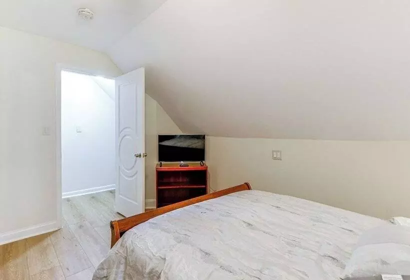 Rockville Home W/ Spacious Yard: 17 Mi To Dc!