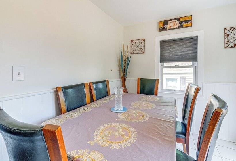 Rockville Home W/ Spacious Yard: 17 Mi To Dc!