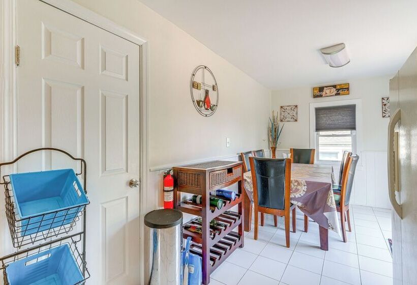 Rockville Home W/ Spacious Yard: 17 Mi To Dc!