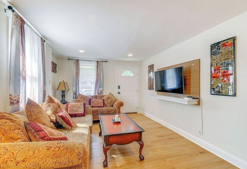 Rockville Home W/ Spacious Yard: 17 Mi To Dc!