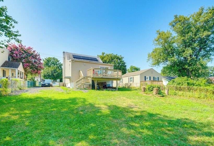 Rockville Home W/ Spacious Yard: 17 Mi To Dc!