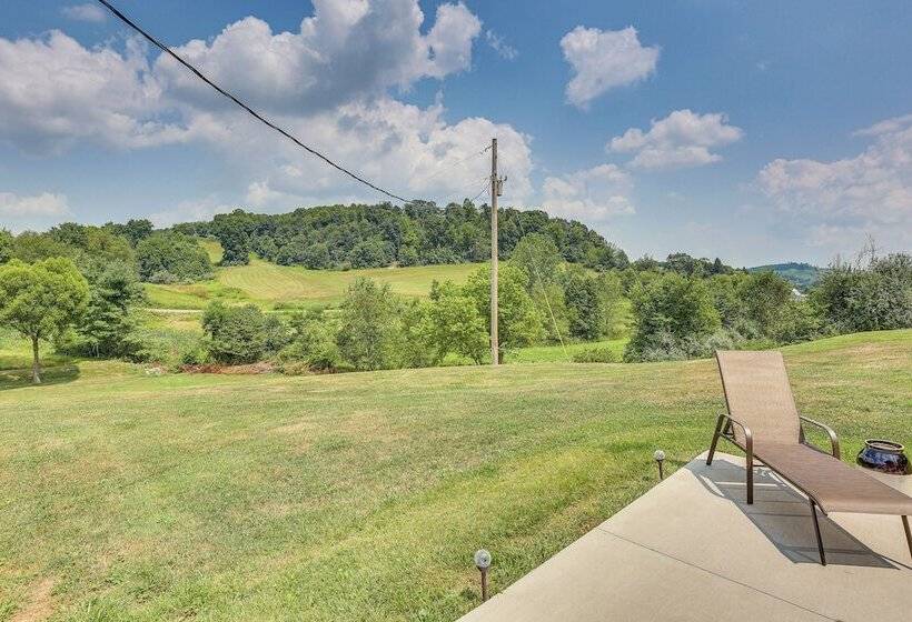 Spacious Ohio Family Home On 5 Acre Property!