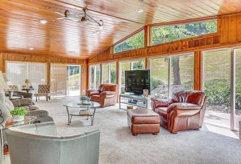 Spacious Ohio Family Home On 5 Acre Property!