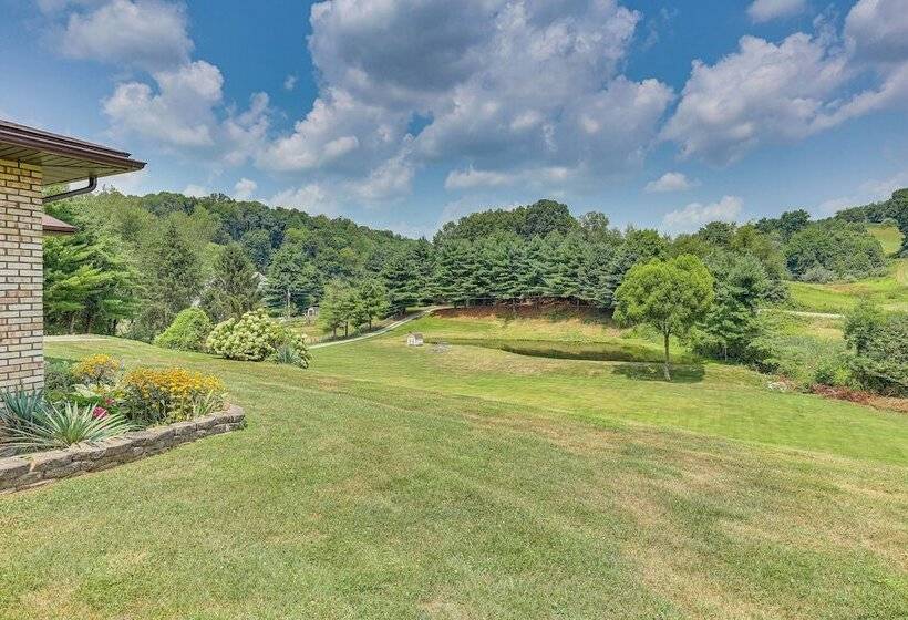 Spacious Ohio Family Home On 5 Acre Property!