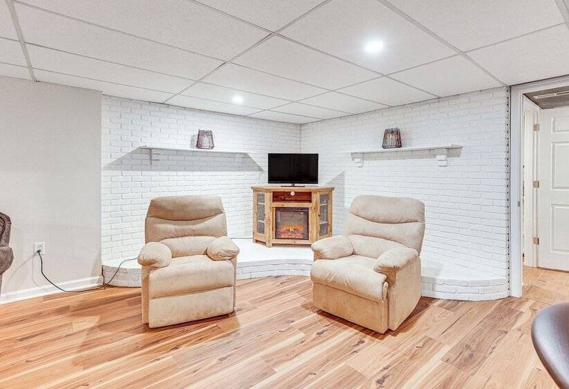 Spacious Ohio Family Home On 5 Acre Property!