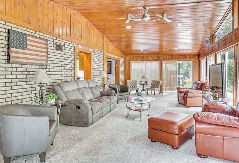 Spacious Ohio Family Home On 5 Acre Property!