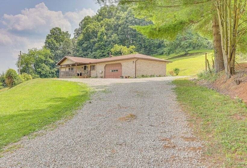 Spacious Ohio Family Home On 5 Acre Property!