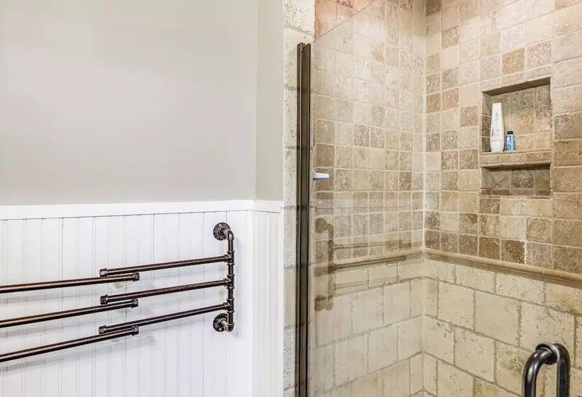 Vineyard Retreat At George Vest Historical Home