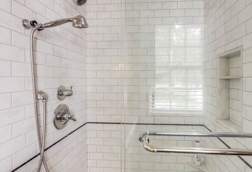 Vineyard Retreat At George Vest Historical Home