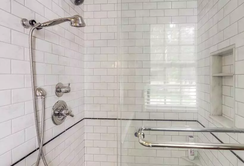 Vineyard Retreat At George Vest Historical Home