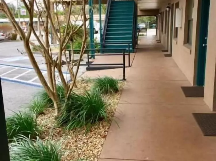 Dinner Bell Motel