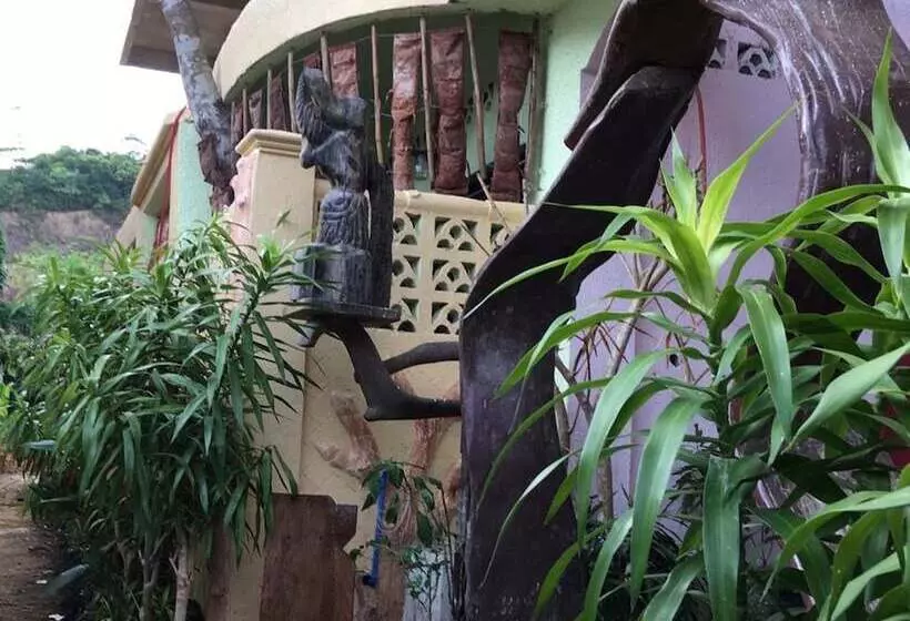 Elternative Hostel