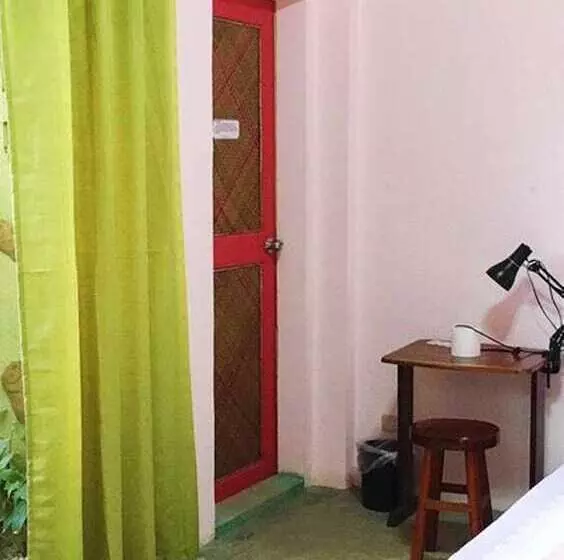 Elternative Hostel