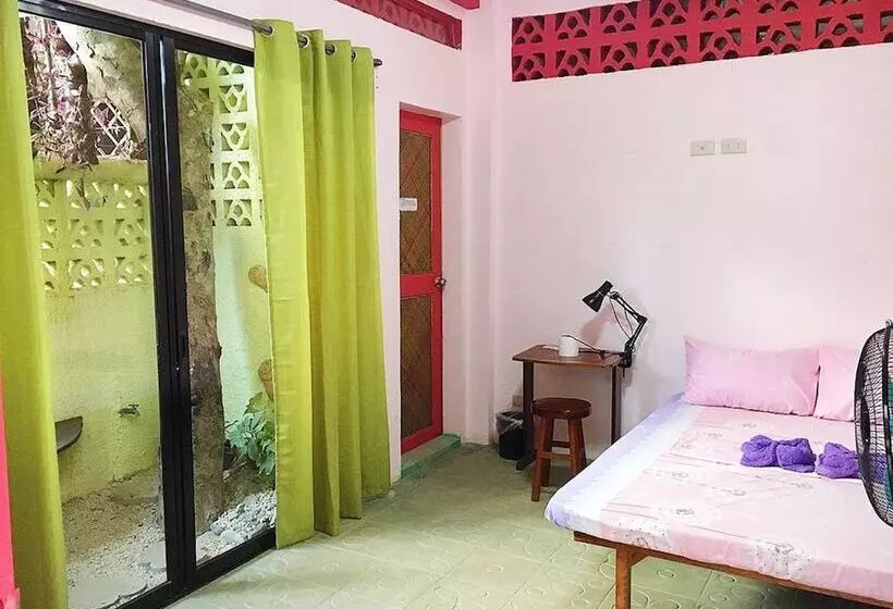 Elternative Hostel