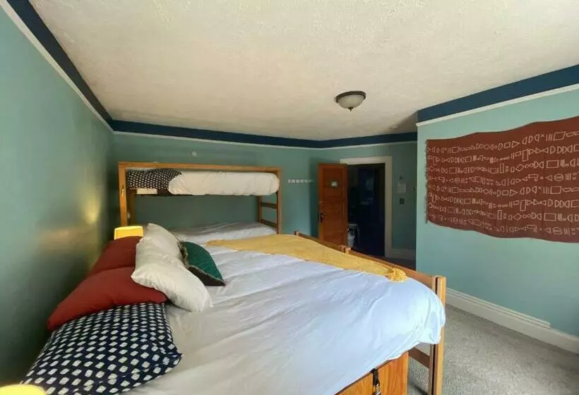 Fernweh Inn & Hostel