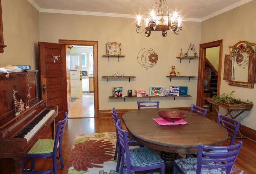 Fernweh Inn & Hostel